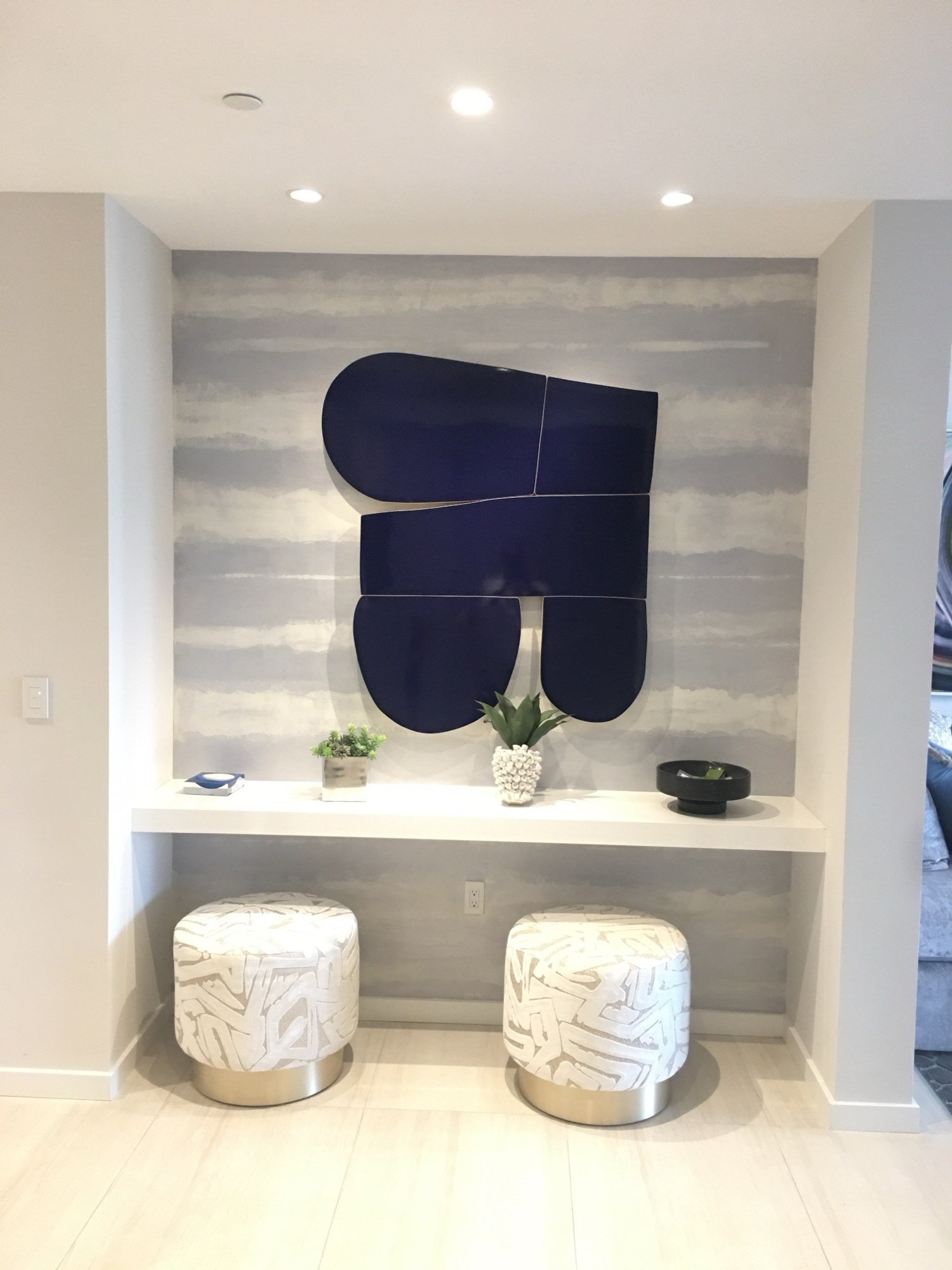 Hand-glazed banded feature wall in a styled niche by Kim Delaney, Delaney Fine Finishes