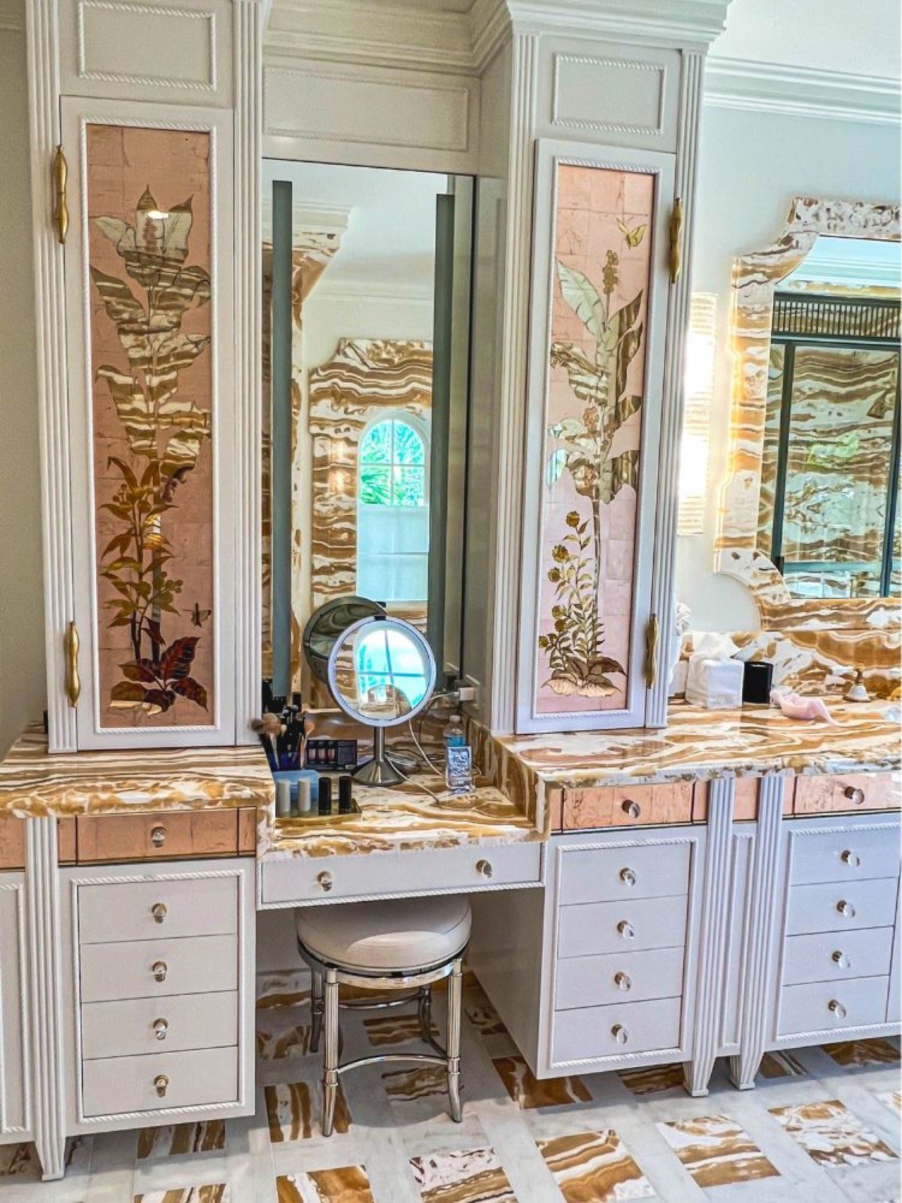 Verre Églomisé reverse-gilded glass panel by Kim Delaney, Delaney Fine Finishes